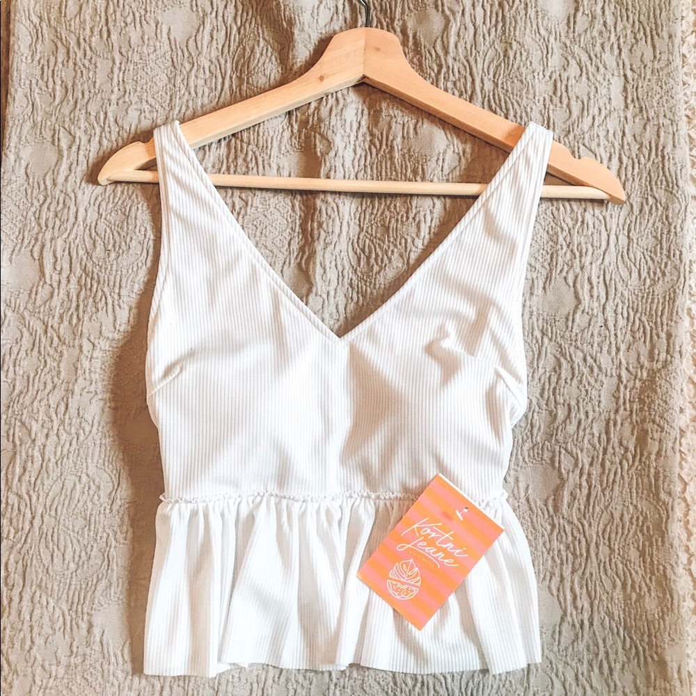 Kortni Jeane V-neck ribbed White top size small